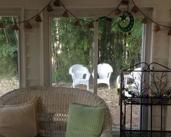 Two Blocks To Everything, too Cute to Miss. Perfect romantic getaway for two. - Rehoboth Beach - Patio