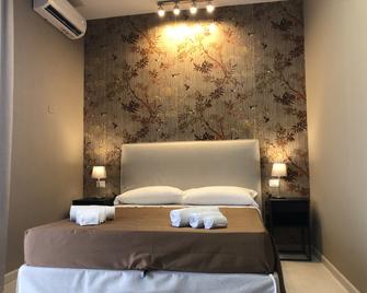 Dante 11 Guesthouse By Apulia Accommodat - Bari - Sypialnia