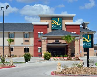 Quality Inn & Suites Kenedy - Karnes City - Kenedy - Building