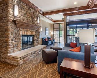 Comfort Suites Oshkosh - Oshkosh - Вітальня