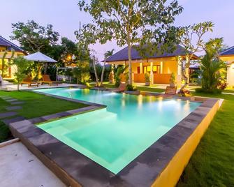 Dinar Hills Ungasan - South Kuta - Piscina