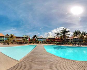 Modern 2 bedroom apartment 50m from the beach - Lower Prince’s Quarter - Piscina