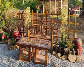 Sawasdee Place Hotel - Mae Hong Son - Patio