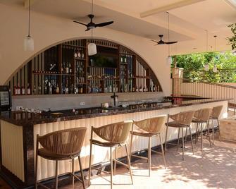 Almera Park Apart Hotel - אלניה - בר