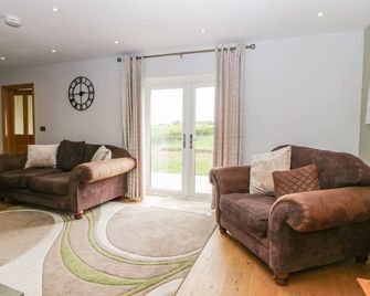 Primrose Cottage - Ulverston - Living room