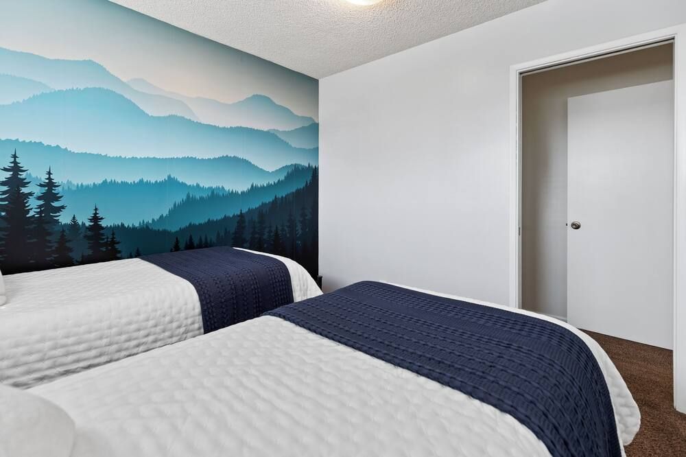 3 bedroom Central Escape - Hot Tub, Fire Pit & newly renovated sunny back yard - סן דייגו - חדר שינה