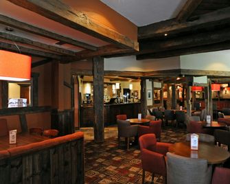 Premier Inn Manchester Tameside Hyde - הייד - בר