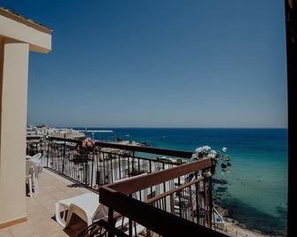 La Terrazza Sul Mare By Monholiday - Monopoli - Balkon