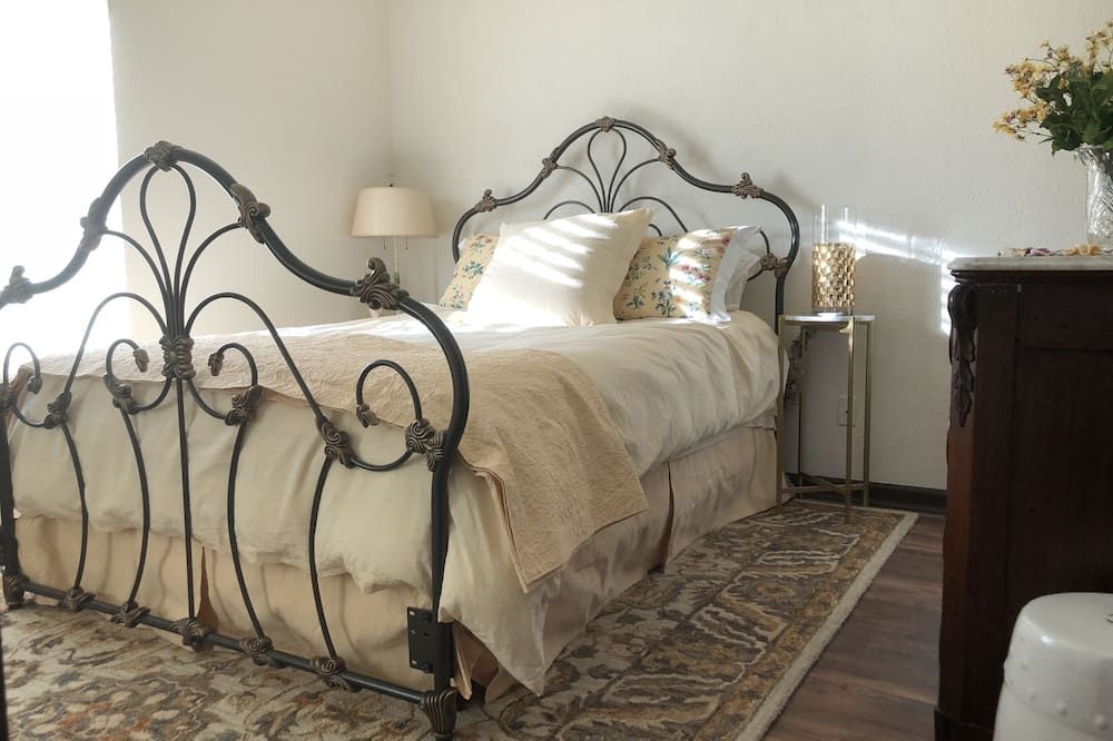 Bedroom view of LaLa’s Llama, Truman Heritage District, Independence Square