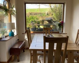 Little Cottage - A Peaceful 3BD Retreat for 5 - Chorley - Dining room