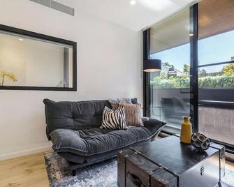 Charming Escape in St Kilda Cosy Apt - Melbourne - Living room