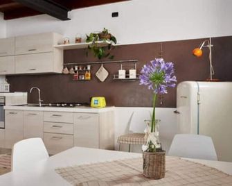 Bergamo Town elegant apartment near airport - Bérgamo - Comedor