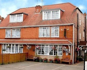 Karema - Skegness - Bygning