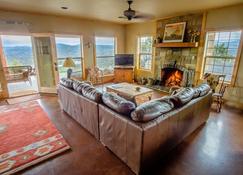 Central Oregon Getaway with Incredible Lake and Mountain views - Prineville - Soggiorno