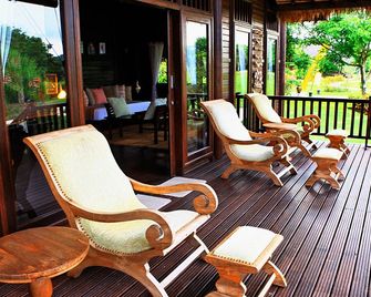 Samawa Seaside Resort - Sumbawa - Patio