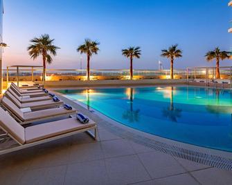 Aparthotel Adagio Premium Dubai Al Barsha - Dubai - Pool