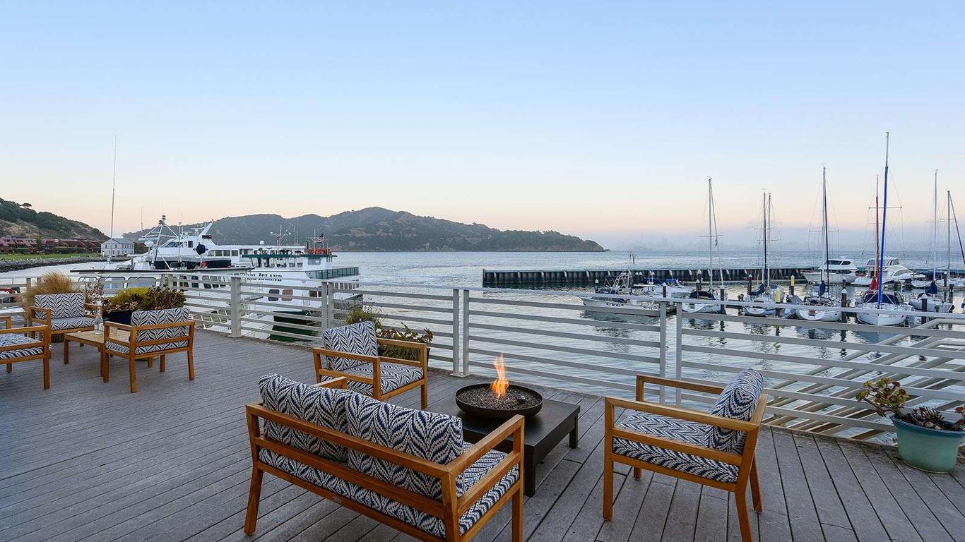 โรงแรมวอเตอร์ส เอดจ์