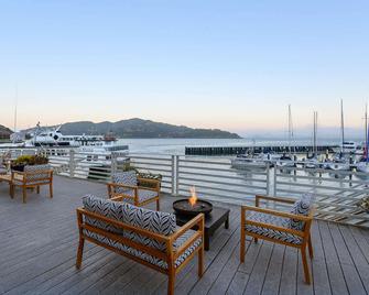 Waters Edge Hotel - Tiburón - Balcón