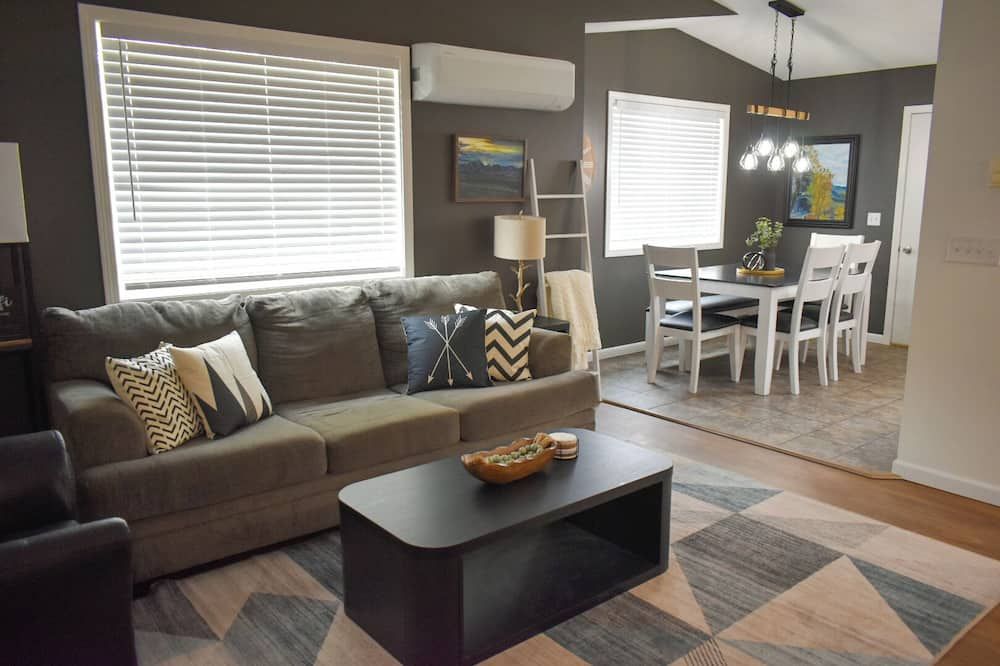 Glacier Getaway- Family Friendly, 3 Bedroom Duplex - Shelby - Sala de estar