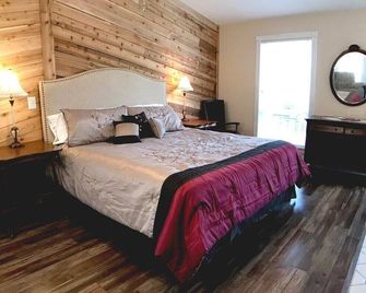 Ozark Spring Cabin 06 Spring Haven King Spa Tub - Eureka Springs - Bedroom