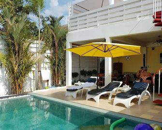 Barefeet Naturist Resort - Bangkok - Pool