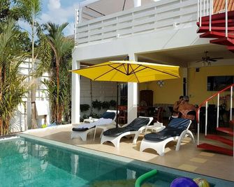 Barefeet Naturist Resort - בנגקוק - בריכה