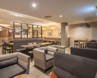 Hampton by Hilton Munich City Centre West - München - Oleskelutila