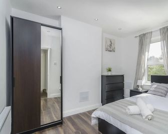 Alabama Place - Welling - Bedroom