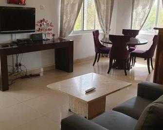 Wavecrest Hotel Gambia- Apartments - Serrekunda - Huiskamer