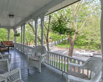 1898 Waverly Inn - Hendersonville - Balcón