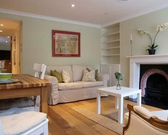 Stunning Chelsea Nest - London - Living room