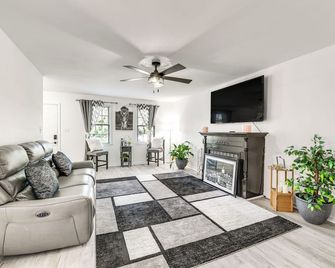 Richmond Home with Deck 1 Mi to Richmond Raceway! - Richmond