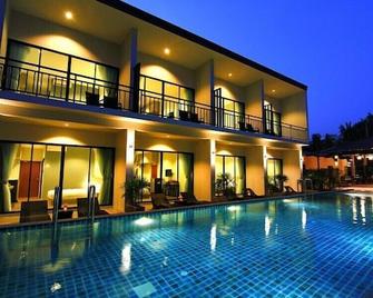 The Fusion Resort - Chalong - Bể bơi