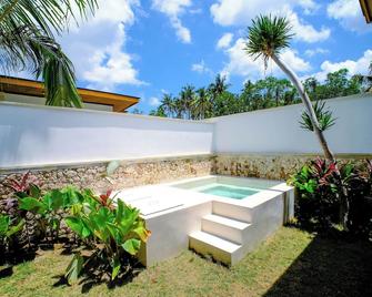 Maravilla Complex - Nusa Penida - Pool