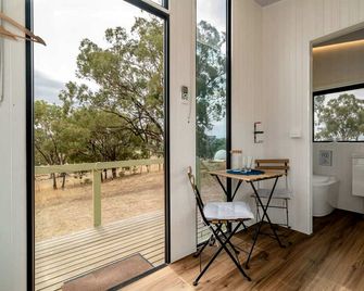 Sunset Tiny House for a Victoria Glamping Getaway - Euroa