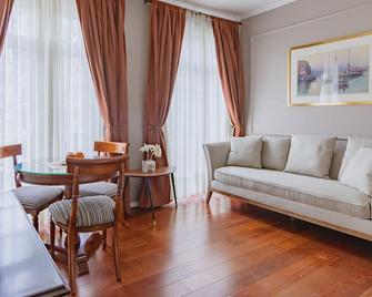 Orly Suites - Santiago - Living room