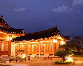 Hwangnamguan Hanok Village - Gyeongju - Edificio