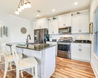 Sandy Feet Retreat by Book That Condo - Laguna Beach - Cocina