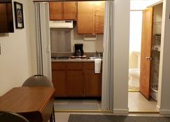 Edi's Suites Privacy And Comfort Away From Home - Dover - Kitchen
