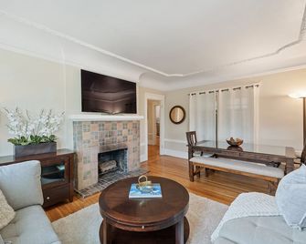 Cozy 2br Retreat With Parking & Laundry - San Francisco - Sala de estar