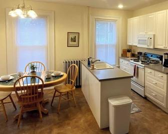 The Rivertown Retreat in Frenchtown - Frenchtown - Cocina