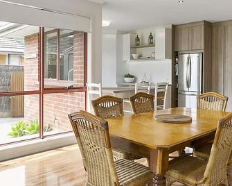 Frimmel Way Portsea spacious luxury holidays - Portsea - Dining room