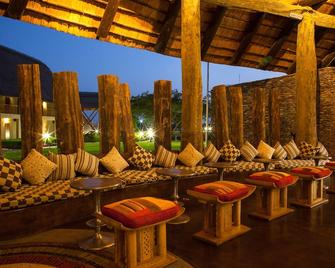 The Royal Senchi Resort/Hotel - Akosombo - Бар