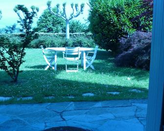 Thonon, in a residential area, studio in a house near the spa center. - Thonon-les-Bains - Patio