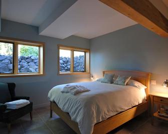 New! Contemporary guest house. Experience the private, peaceful setting. - Moscow - Schlafzimmer