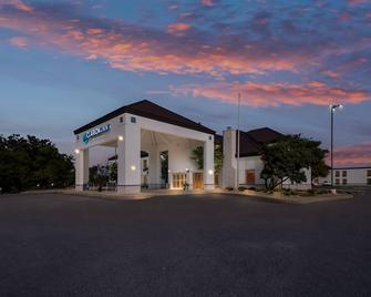 Clarion Inn Cranberry Township - Cranberry Township - Edificio