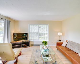 Cozy Catskill Condo - 2 Mi to Windham Mountain Ski - Windham - Wohnzimmer
