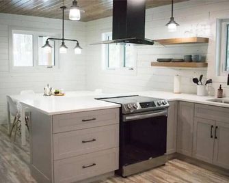 Cozy cabin with outdoor hot-tub - Lac Du Bonnet - Kitchen