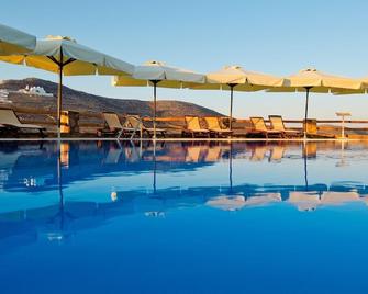 Aspalathras White Hotel - Folegandros - Pool