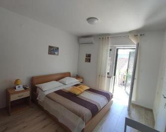 Guest House Nikola - Božava - Bedroom